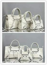 Picture of Balenciaga Handbags _SKUfw236181792fw